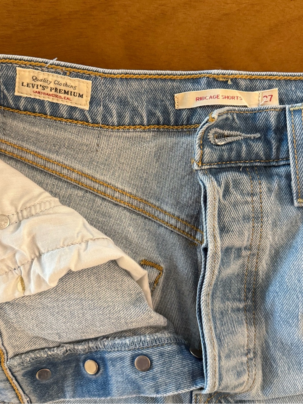 Levi's Ribcage Short - Picture 4 of 5
